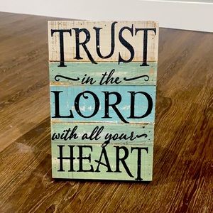 Wood board “trust in the lord”